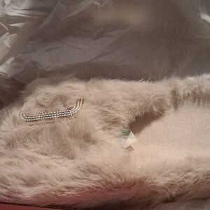 Chic Faux Fur Pearl Slippers – Size 9/10, Elegant & Cozy!